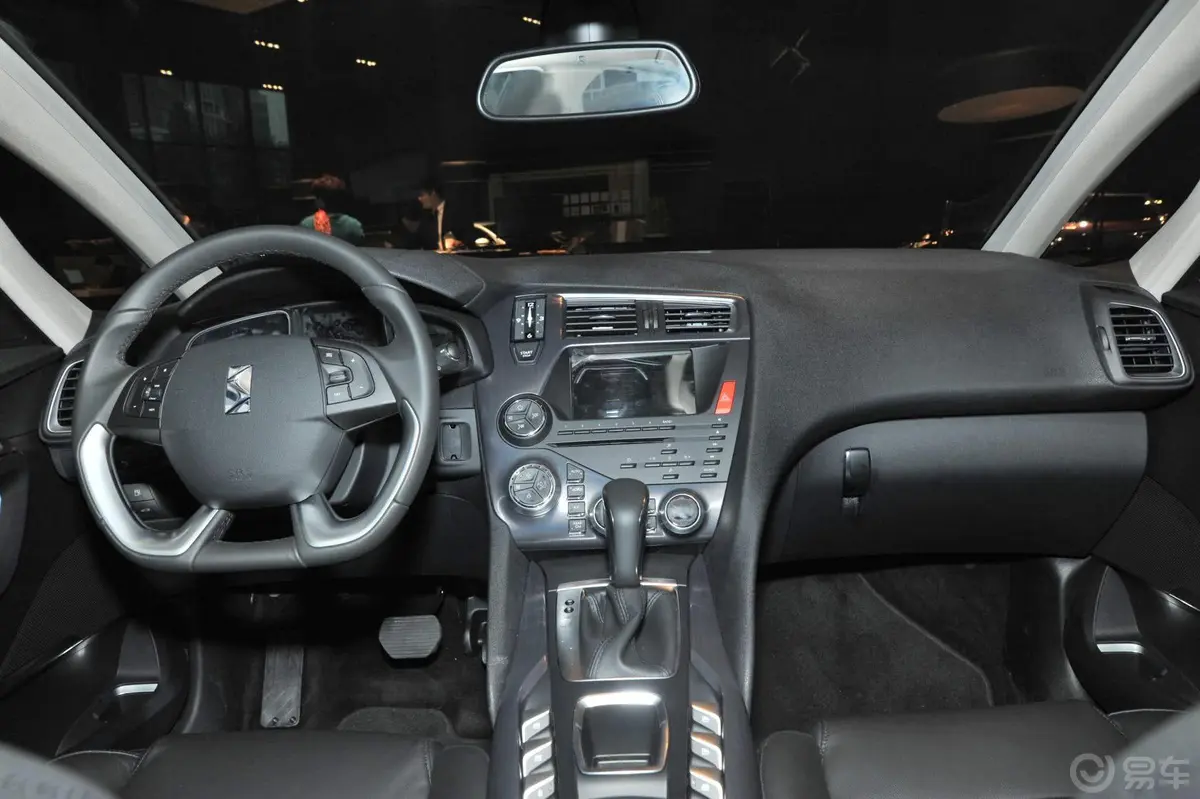 DS 51.6T 手自一体 THP160 豪华版中控台驾驶员方向
