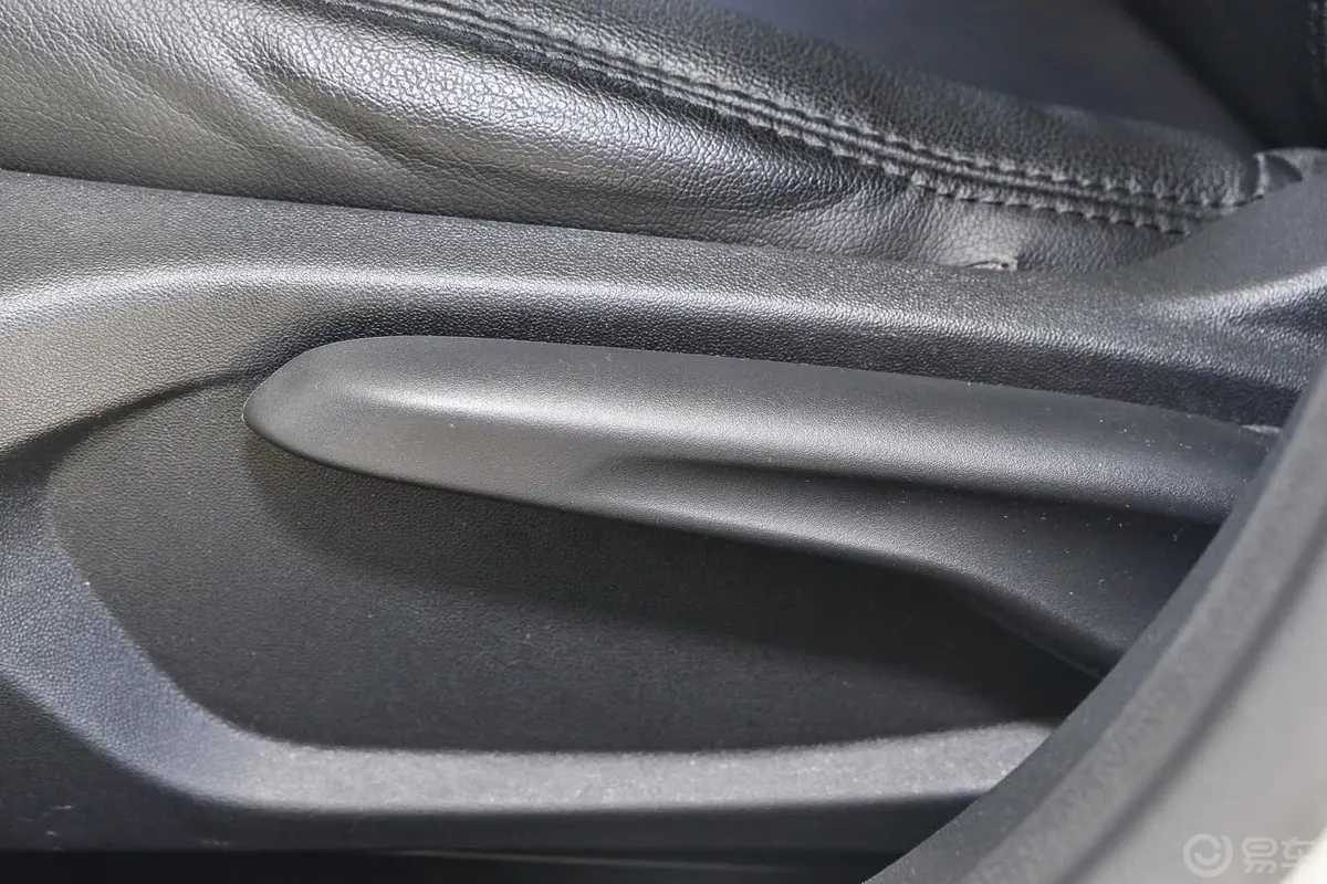 爱丽舍1.6L 手自一体 舒适型 WTCC纪念版座椅调节键