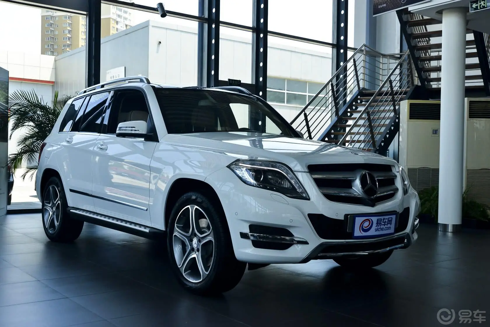 奔驰GLK级(进口)GLK 300 4MATIC 豪华型侧前45度车头向右水平