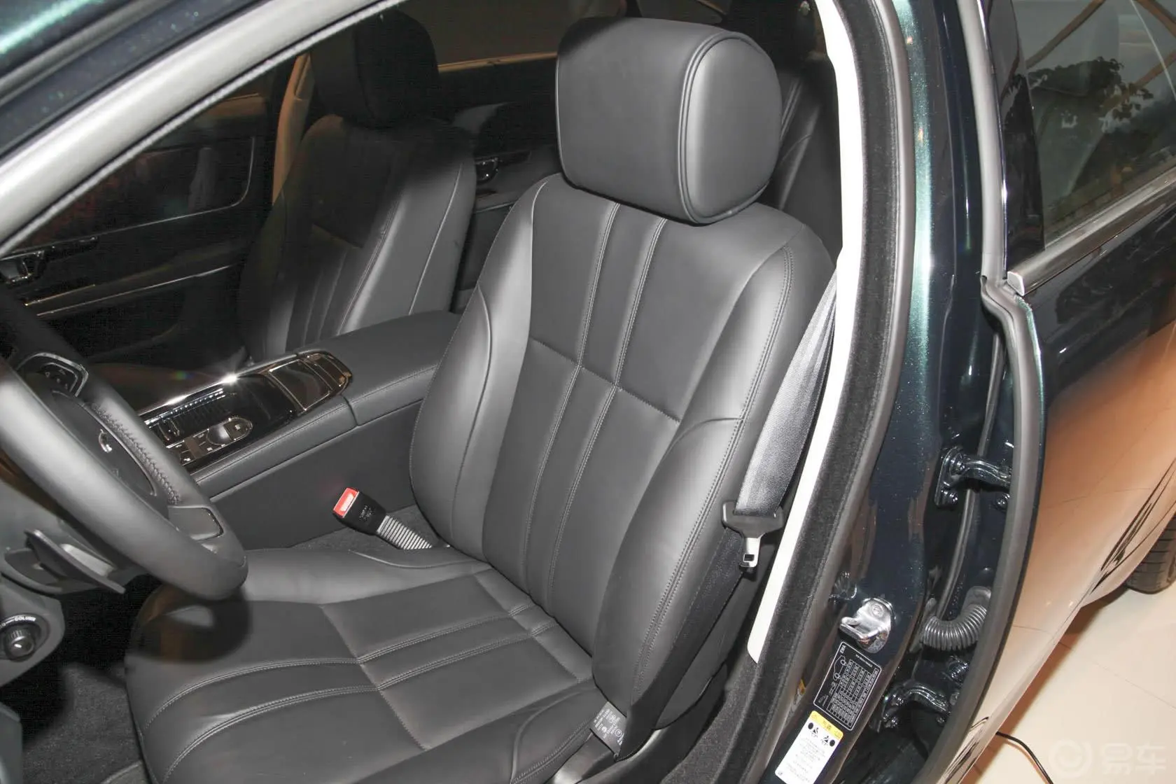 捷豹XJ2.0T 手自一体 两驱 全景商务版驾驶员座椅