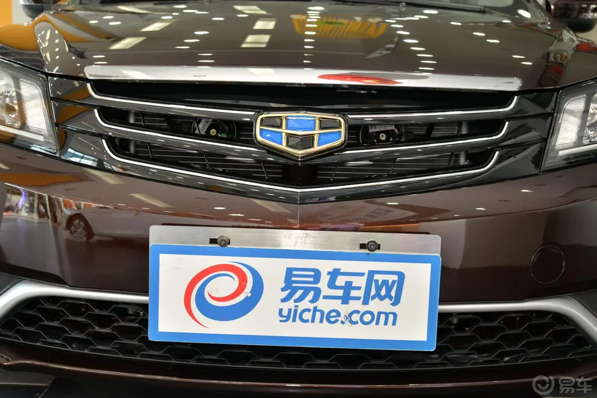 帝豪三厢 1.5L CVT 精英型前格栅侧俯拍