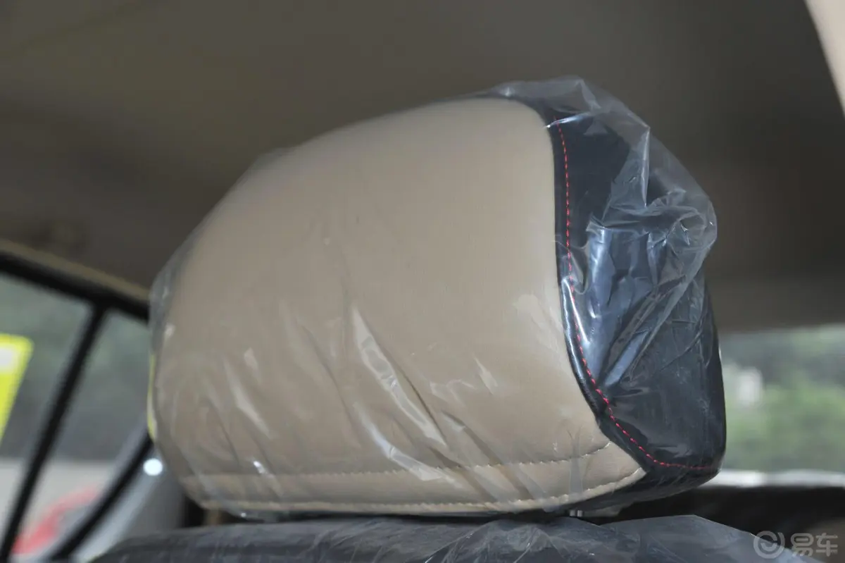 经典熊猫CROSS 1.3L 手动 精英型驾驶员头枕