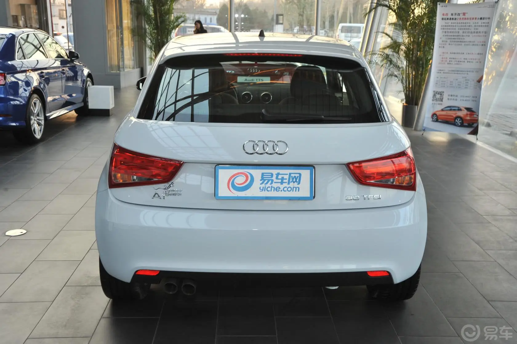 奥迪A1Sportback 30TFSI 时尚型正后水平