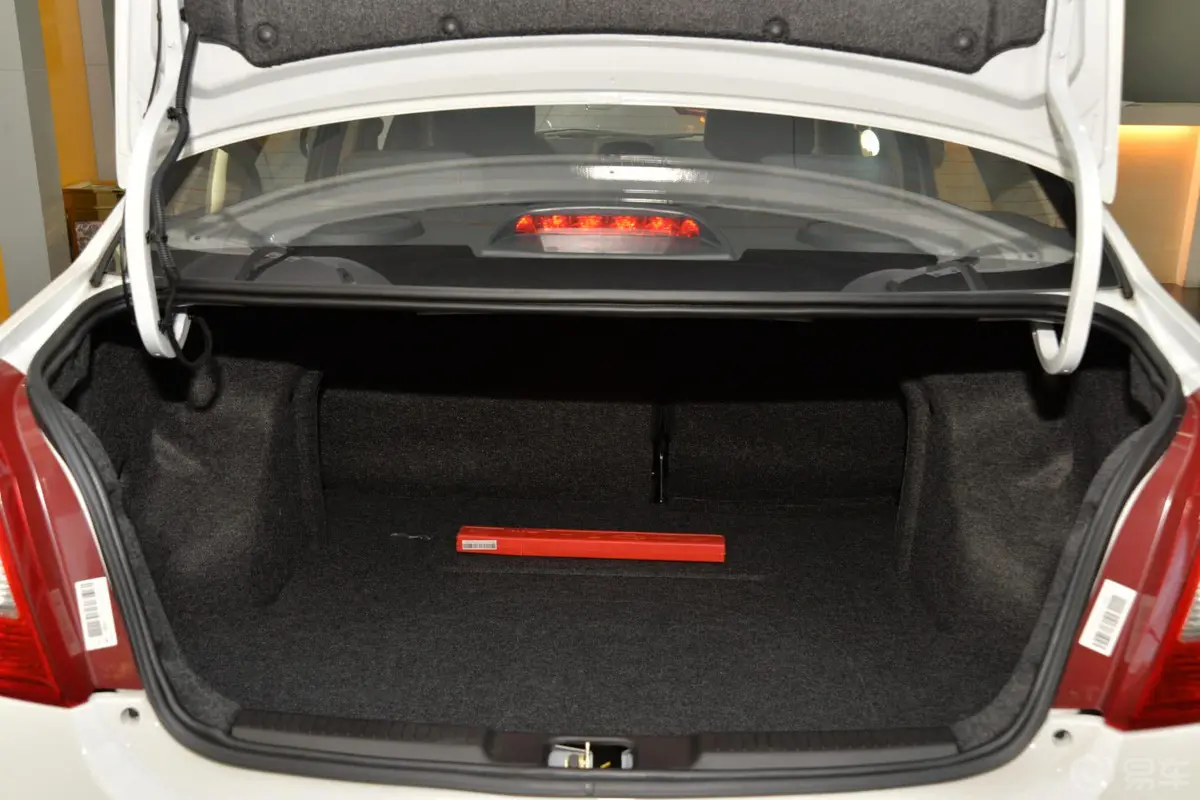 金刚2代 1.5L 手动 尊贵型行李箱空间