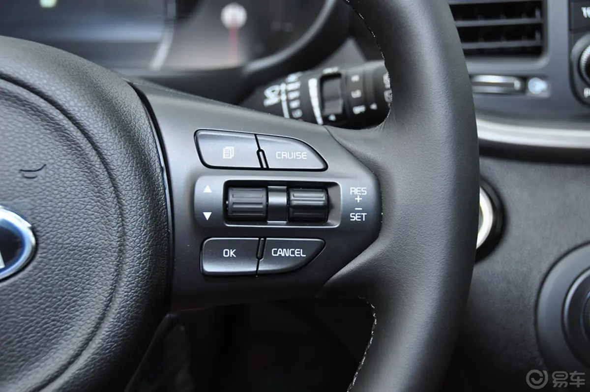 索兰托索兰托L 2.4GDI 汽油 4WD 尊贵版 五座 国IV方向盘功能键（右）