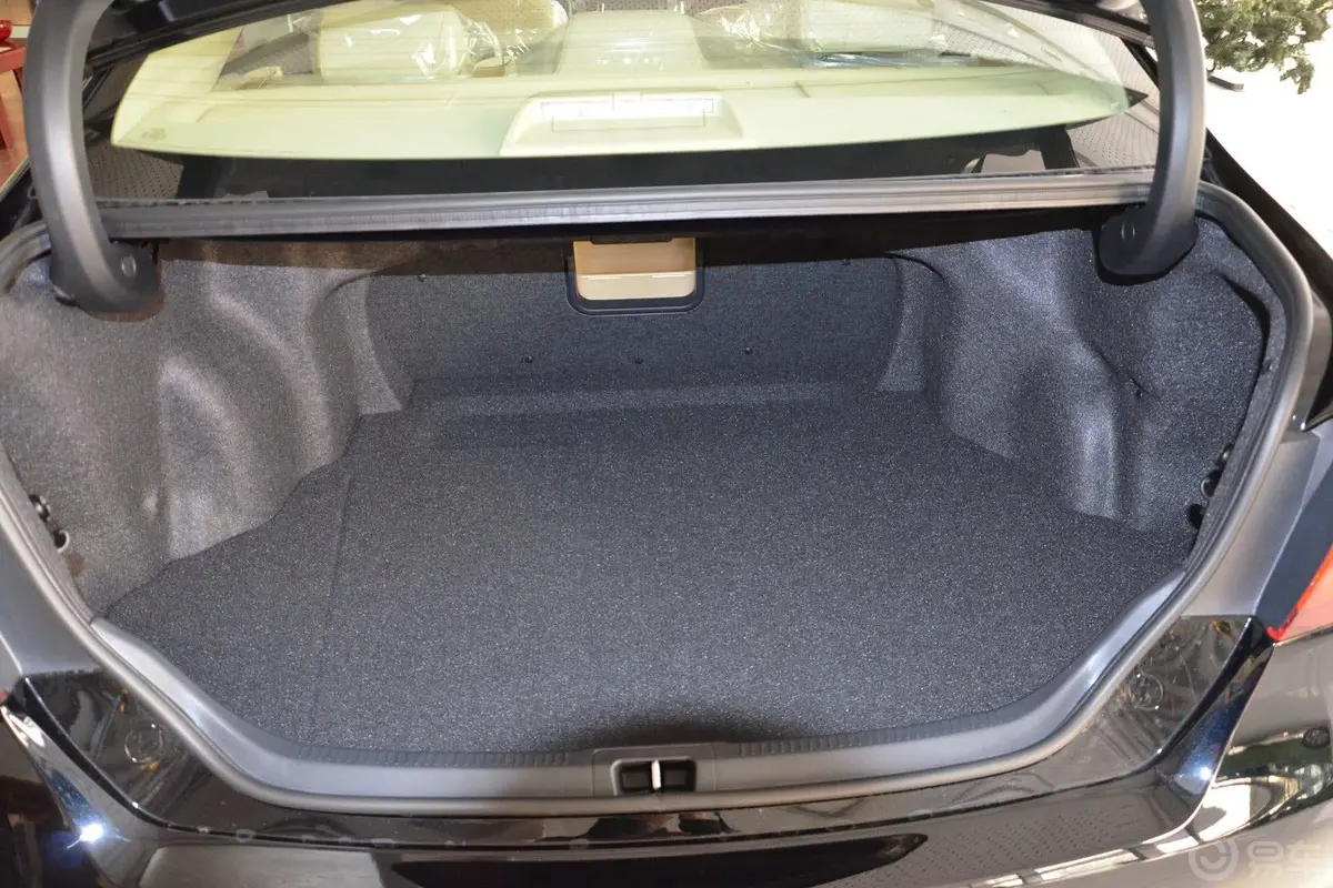 凯美瑞2.5G 6AT 豪华导航版行李箱空间