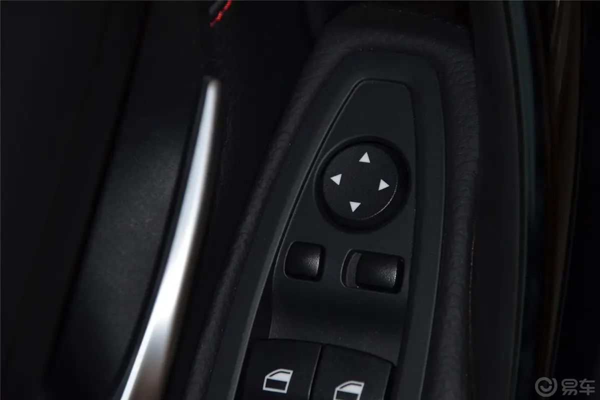 宝马3系328i xDrive 运动设计套装外后视镜控制键