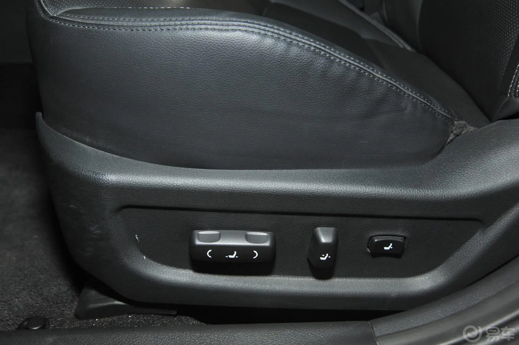 起亚K52.0T 自动 T-Special座椅调节键