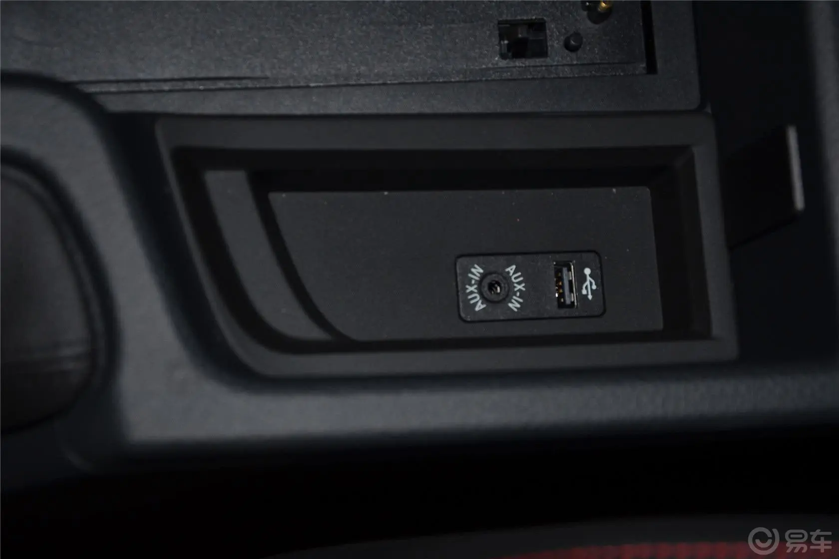 宝马3系328i xDrive 运动设计套装AUX接口