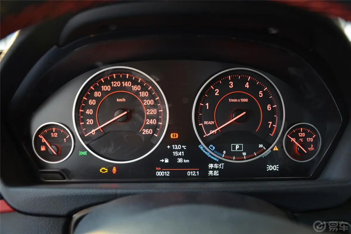 宝马3系328i xDrive 运动设计套装仪表盘背光显示
