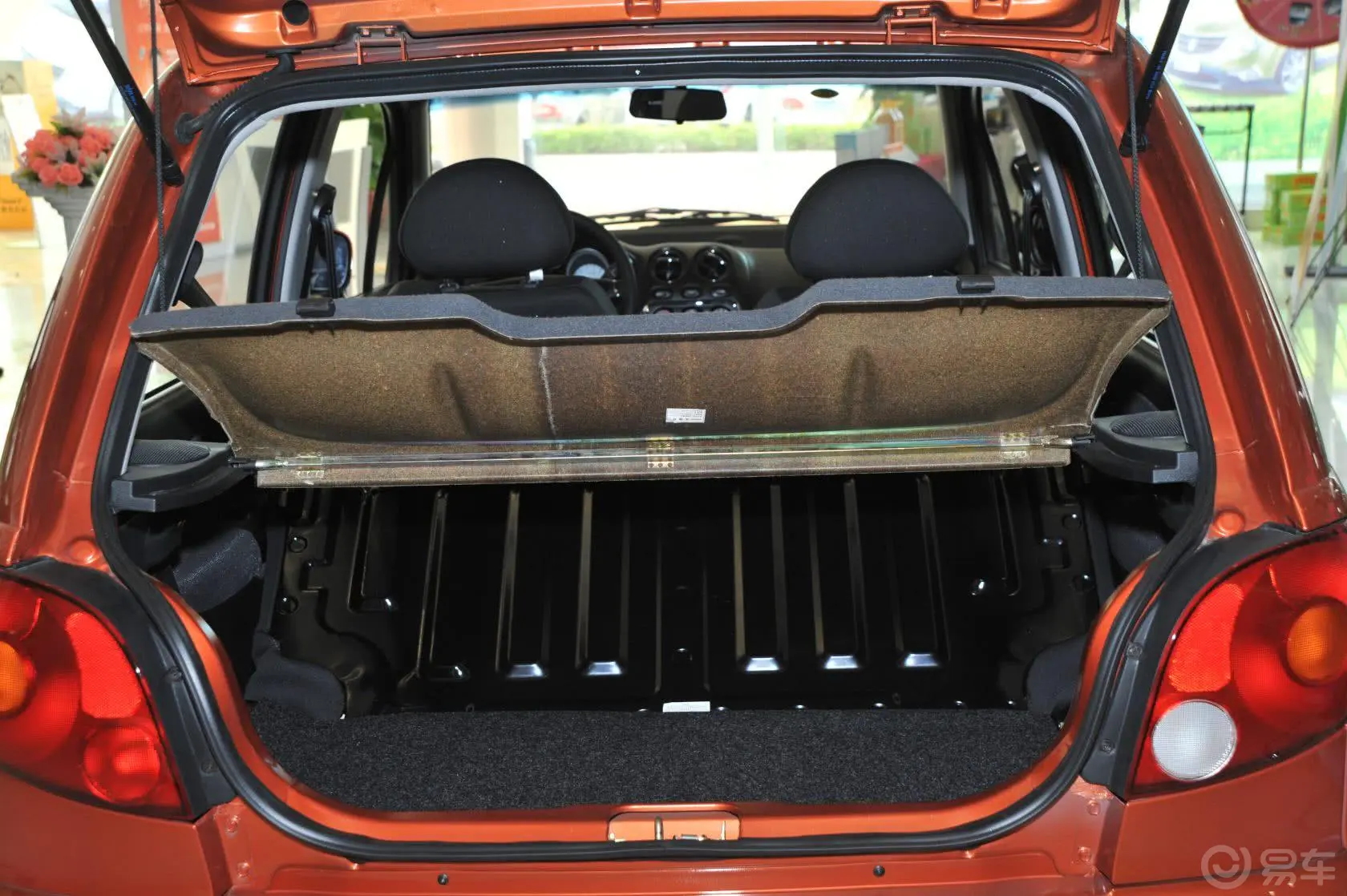 乐驰1.2L 手动 优越型行李箱空间