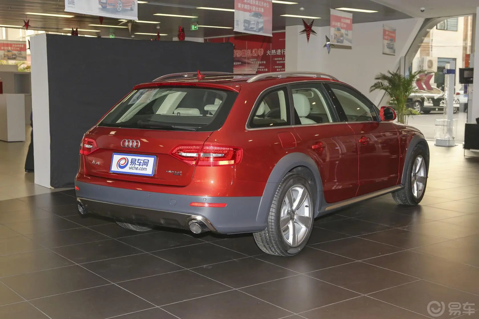 奥迪A4(进口)40TFSI allroad quattro plus侧后45度车头向右水平