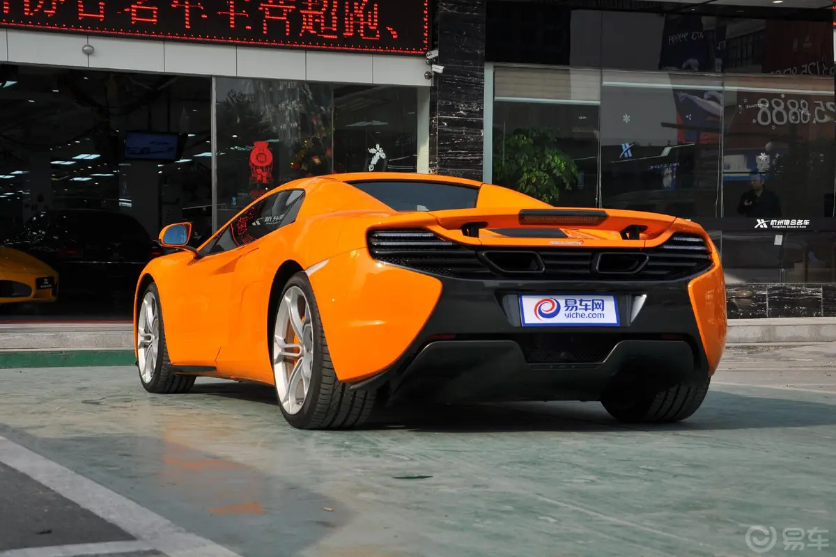 迈凯伦650S3.8T Spider侧后45度车头向左水平