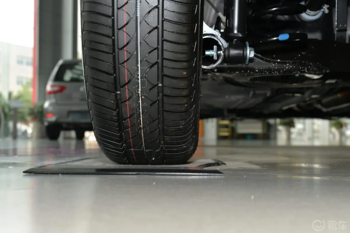 玛驰1.5XV AT 易智版轮胎花纹