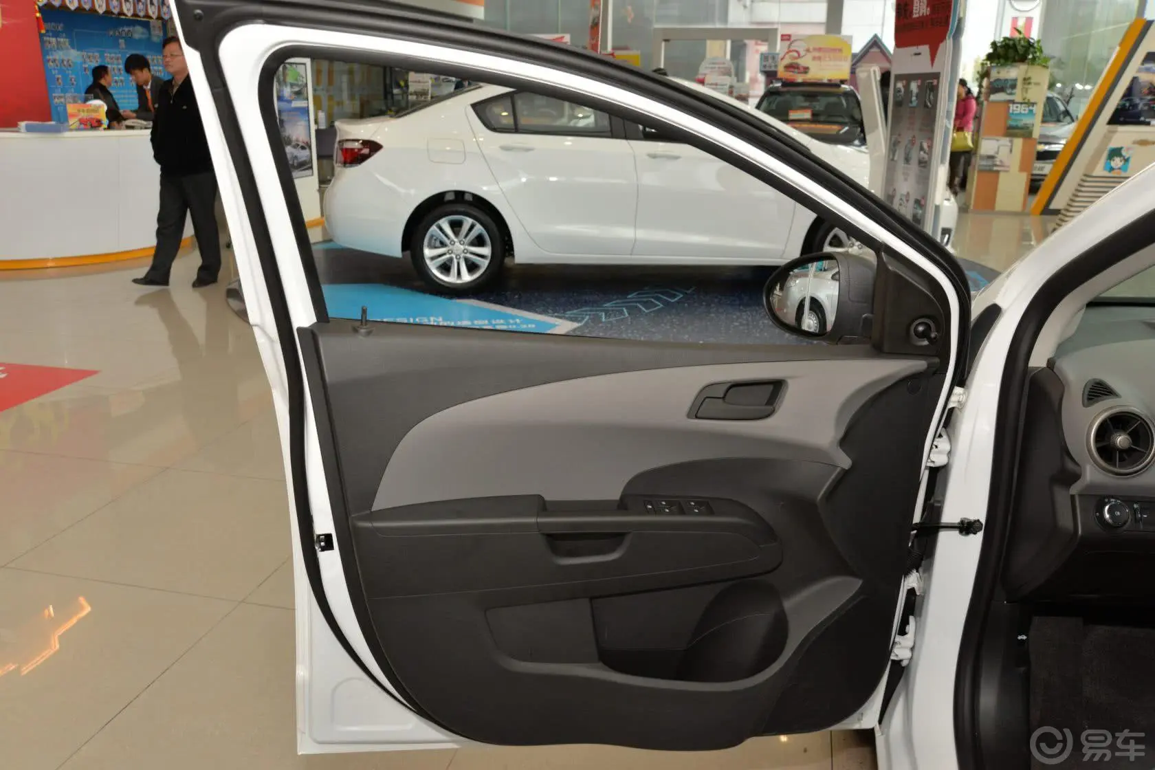 爱唯欧1.4L 自动 时尚版驾驶员侧车门内门板