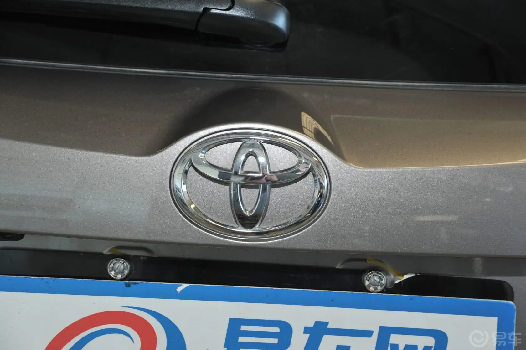 RAV4荣放2.5L 手自一体 豪华版外观