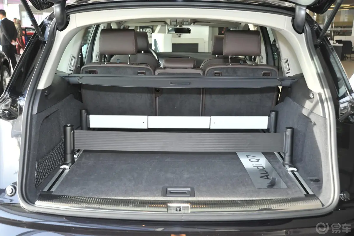奥迪Q740 TFSI 技术型行李箱空间