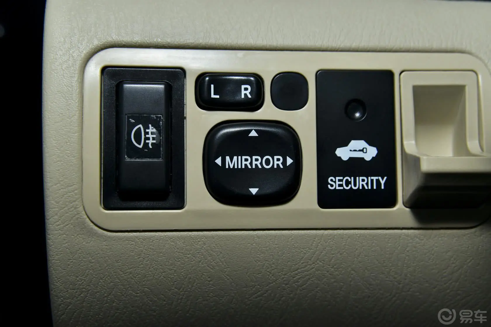 比亚迪F31.5L 手动 标准型 节能版外后视镜控制键