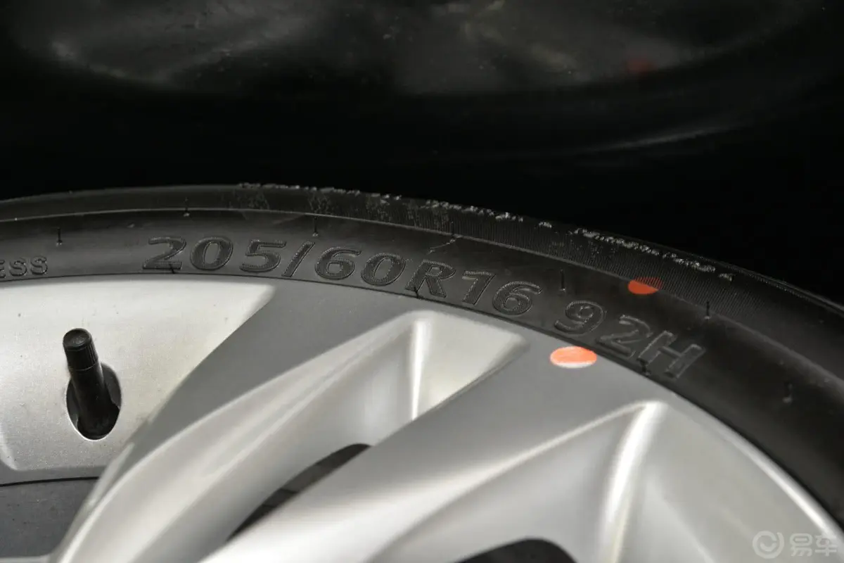 凯绅1.8L 自动 GLS轮胎规格