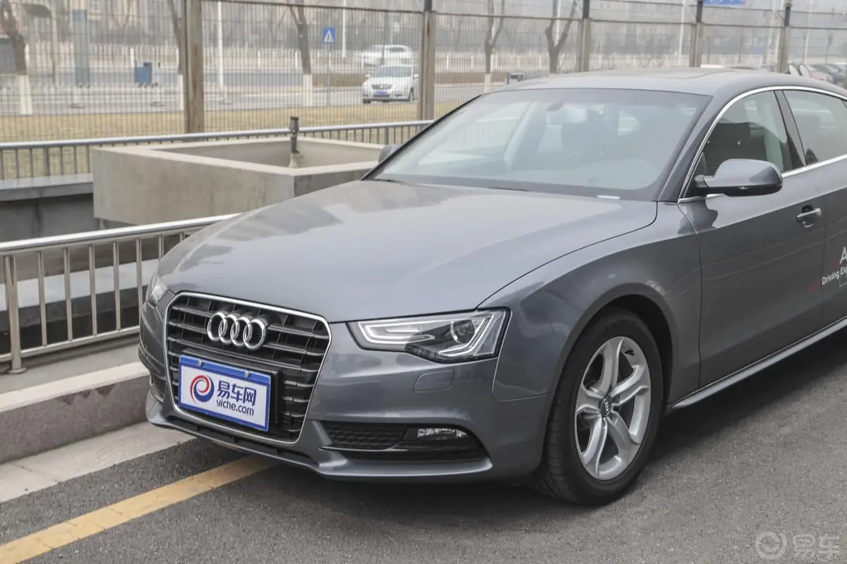 奥迪A5Sportback 40 TFSI风尚版车头局部