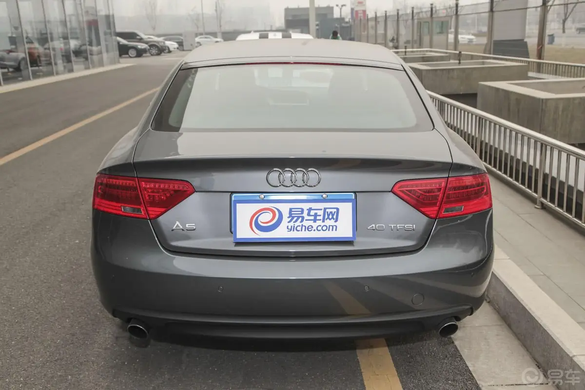 奥迪A5Sportback 40 TFSI风尚版正后水平