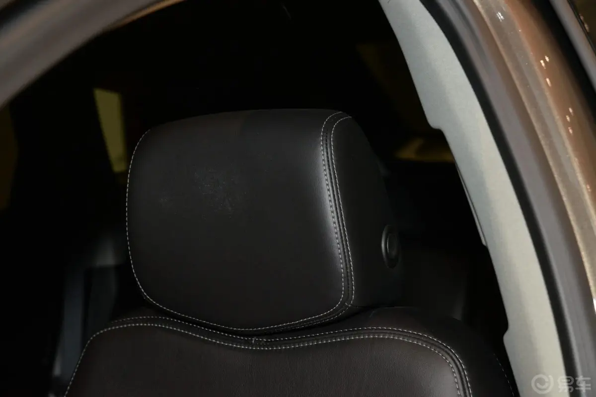 凯迪拉克SRX3.0L 手自一体 领先型驾驶员头枕