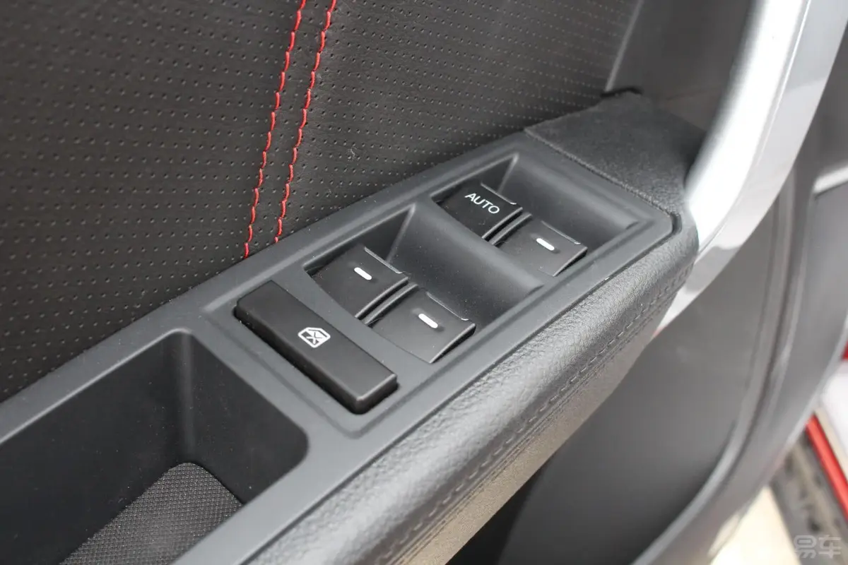 吉利GX7运动版 2.0L 自动 尊享型车窗升降键