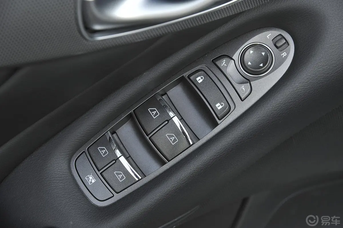 英菲尼迪Q50Hybrid 豪华运动版车窗升降键