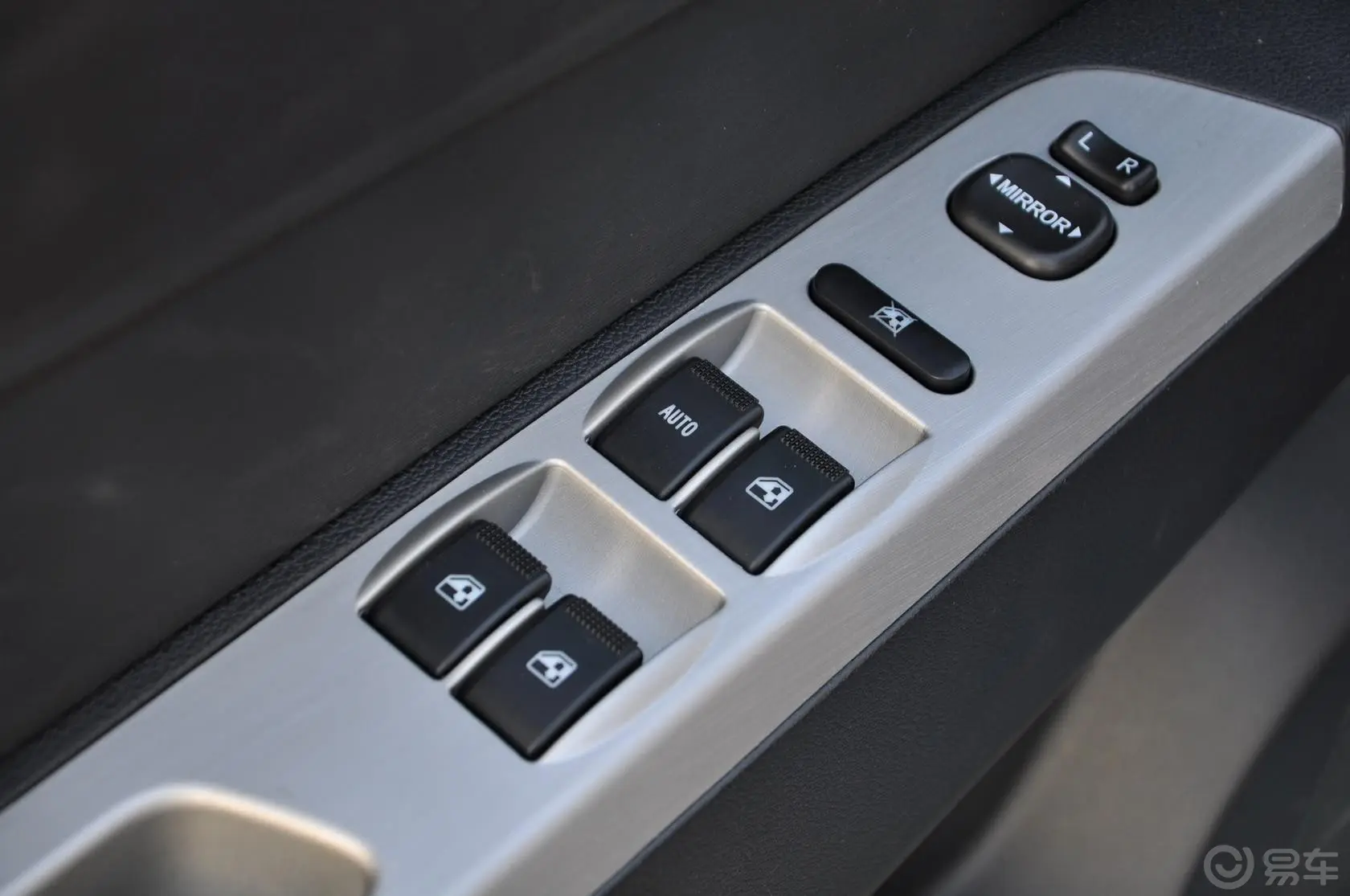 欧力威1.4L X6 手动 珠峰版车窗升降键