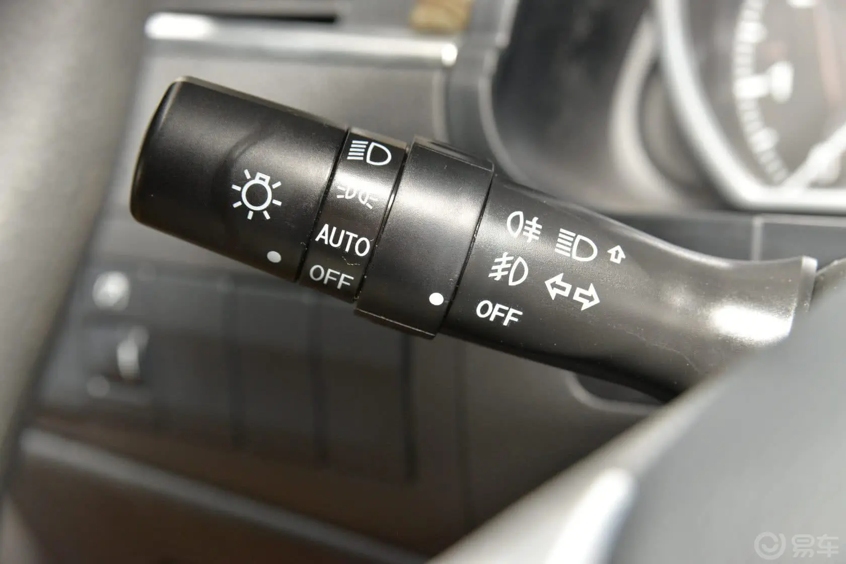 众泰T6001.5T 手动 尊贵型大灯远近光调节柄
