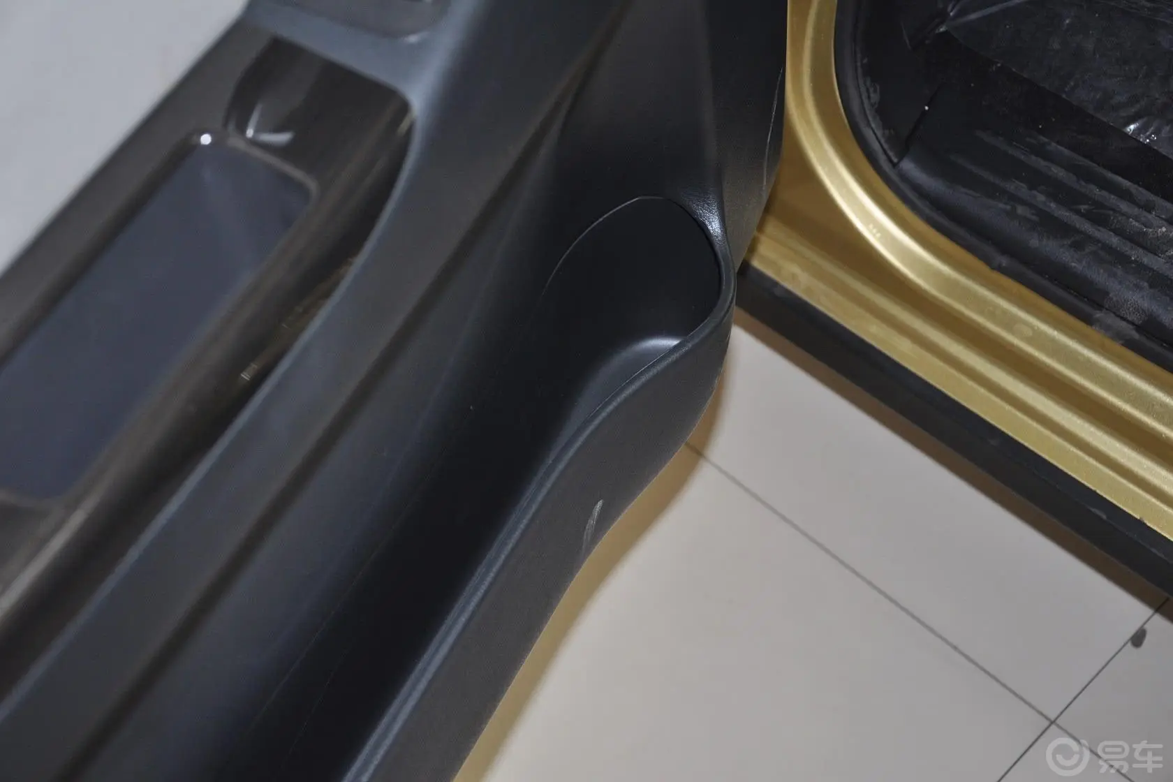 欧诺S金欧诺 1.5L 手动 豪华版驾驶员门储物盒