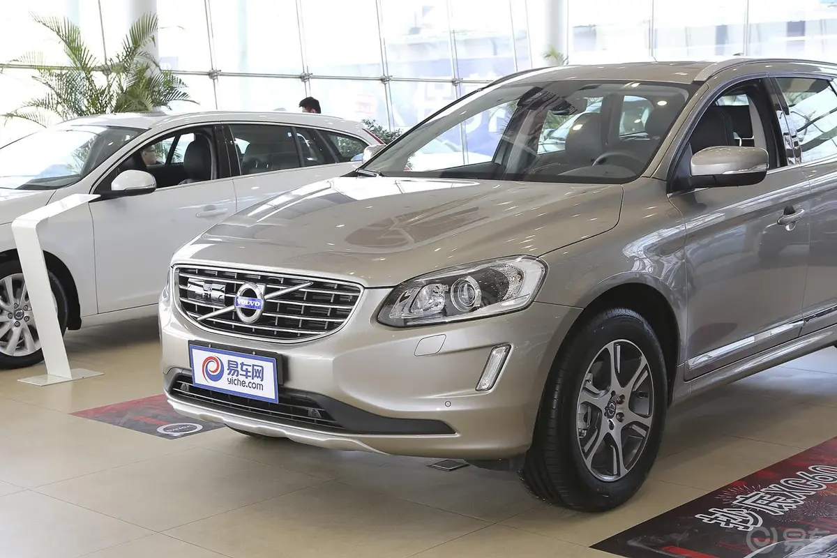 沃尔沃XC60T5 AWD 智驭版车头局部