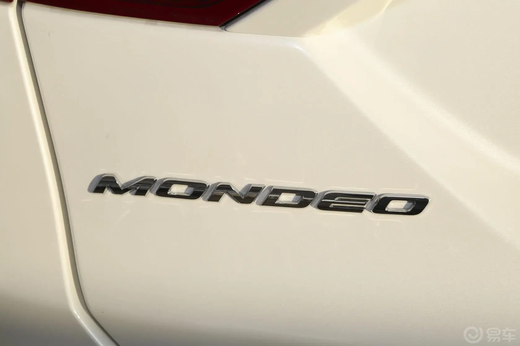 蒙迪欧2.0T 自动 GTDi200 豪华型尾标