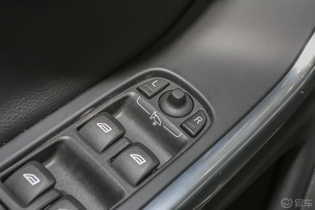 沃尔沃XC60T5 AWD 智驭版外后视镜控制键