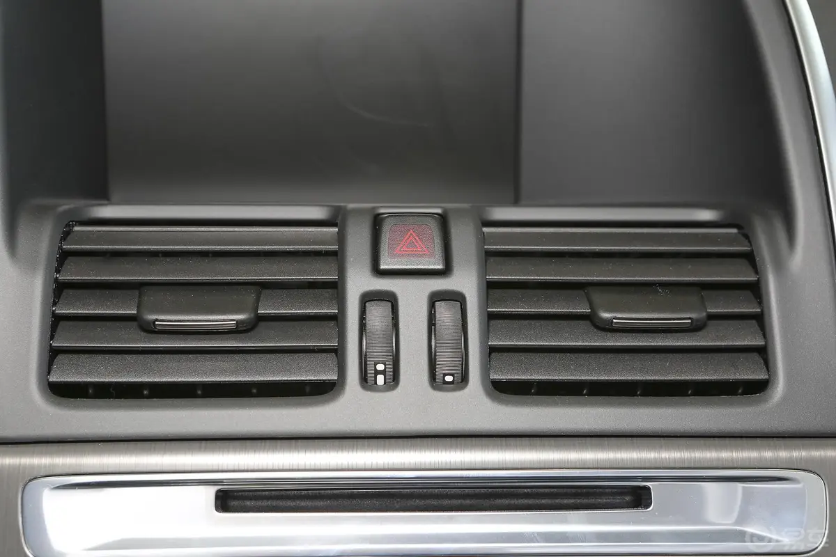 沃尔沃XC60T5 AWD 智驭版前出风口