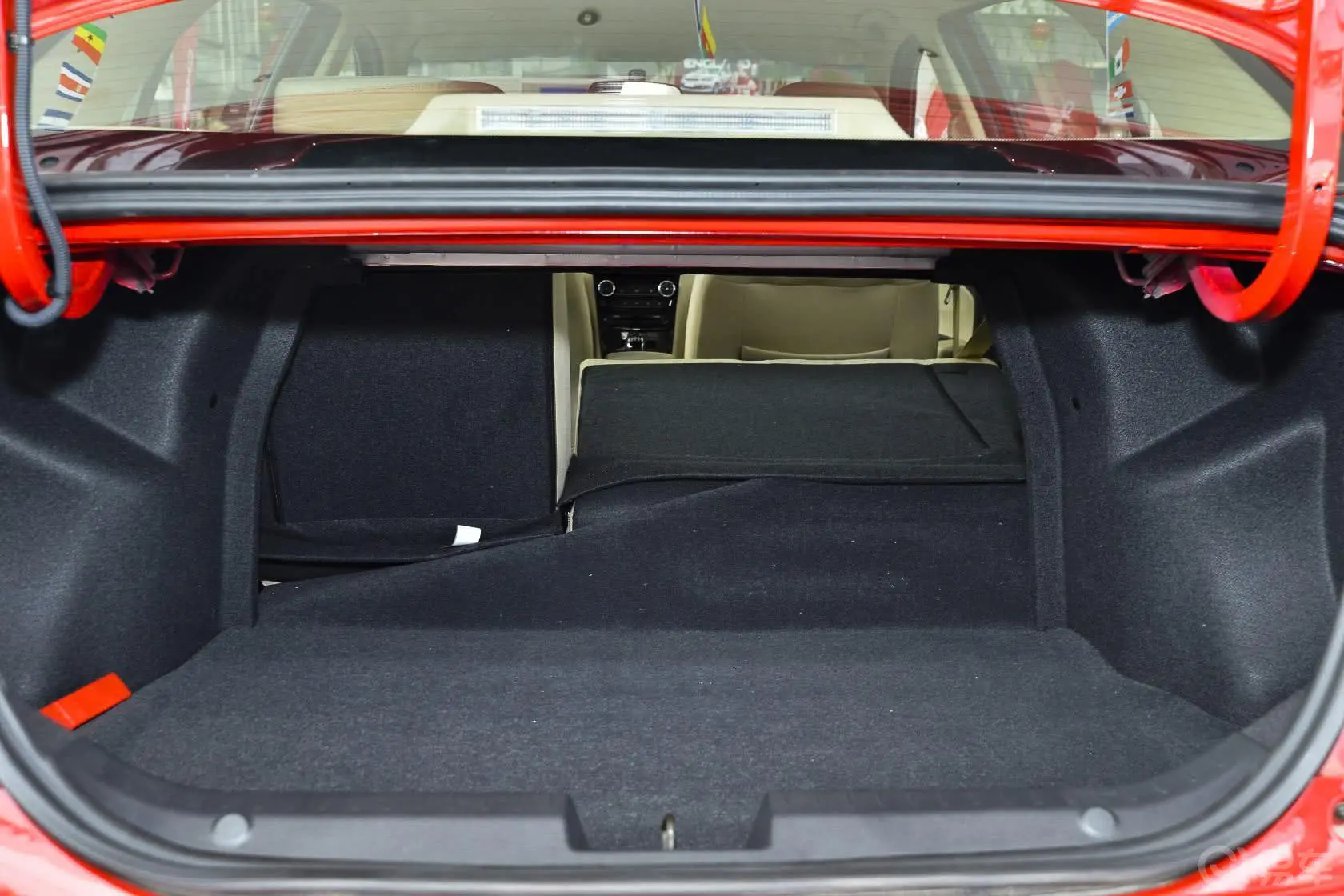奇瑞E31.5L 风尚型行李箱空间