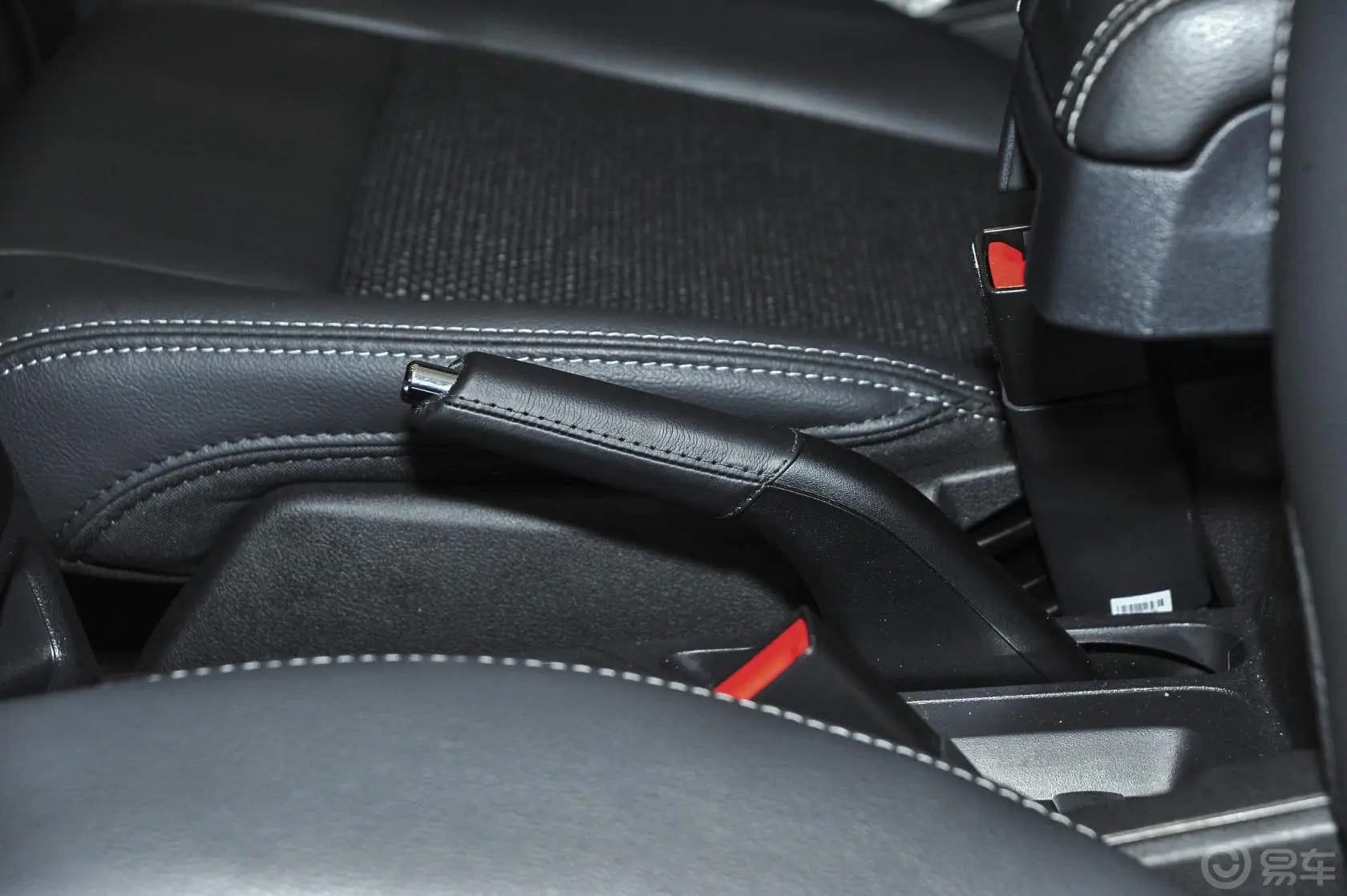 指南者(进口)改款 2.4L 自动 舒适版驻车制动（手刹，电子，脚刹）