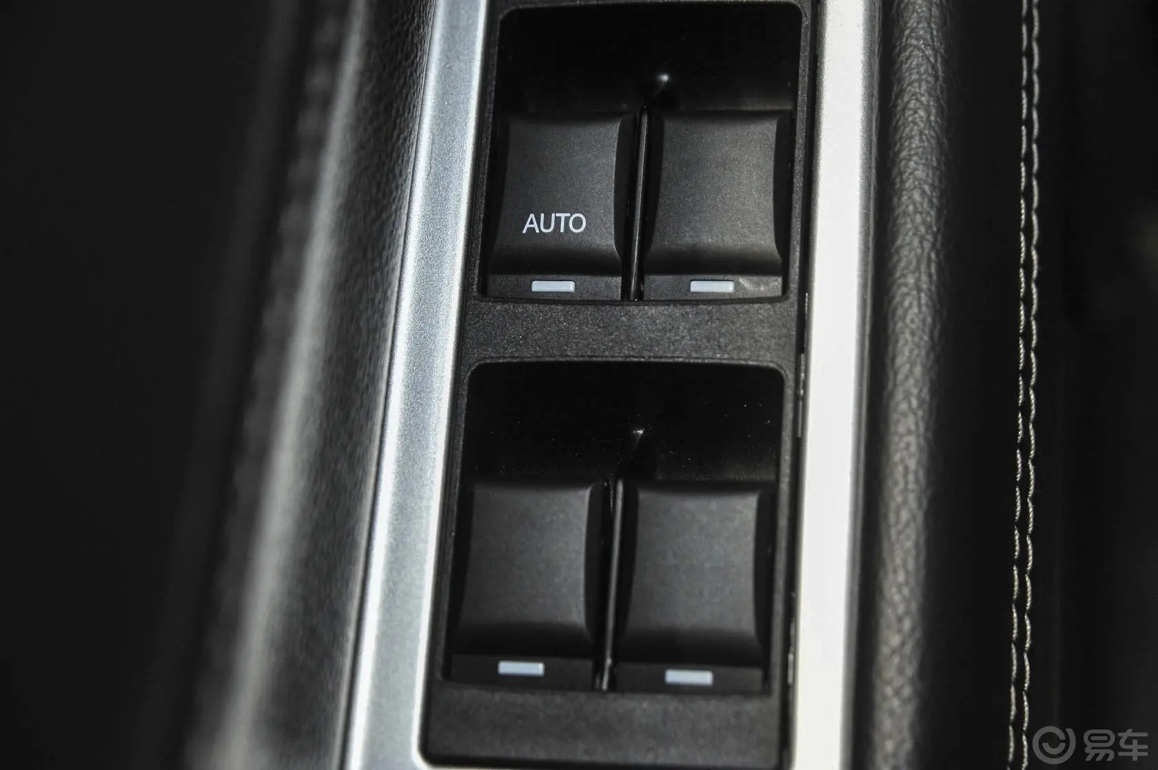 指南者(进口)改款 2.4L 自动 舒适版车窗升降键
