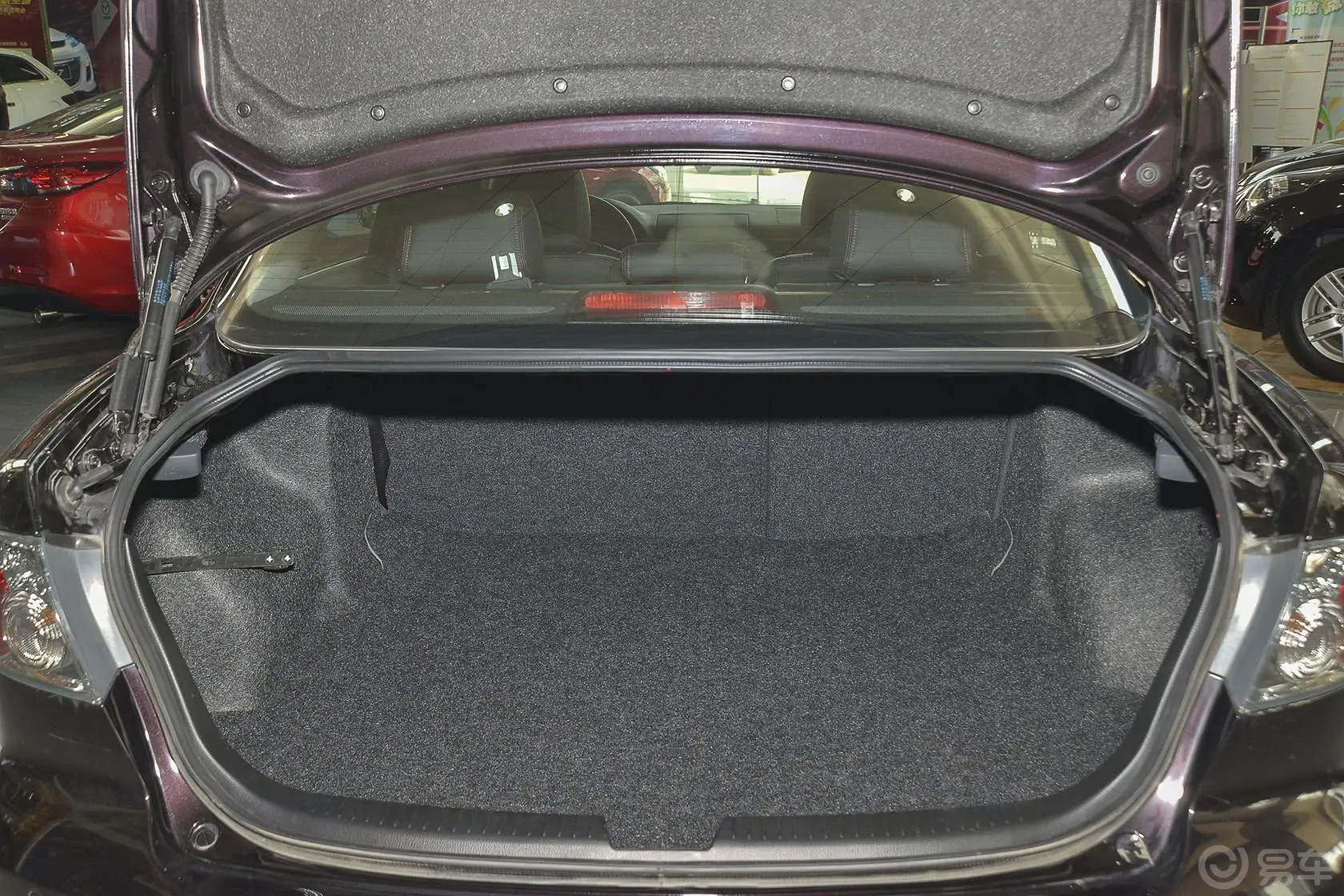 马自达62.0L 超豪华型行李箱空间