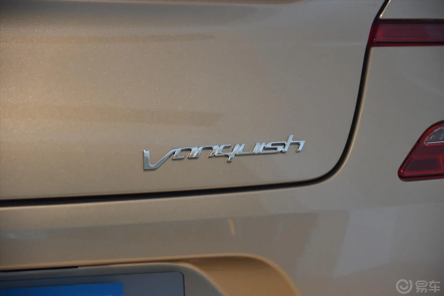 Vanquish硬顶版 6.0L尾标