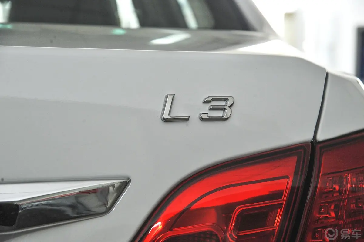 比亚迪L31.5L 自动 舒适型 节能版尾标