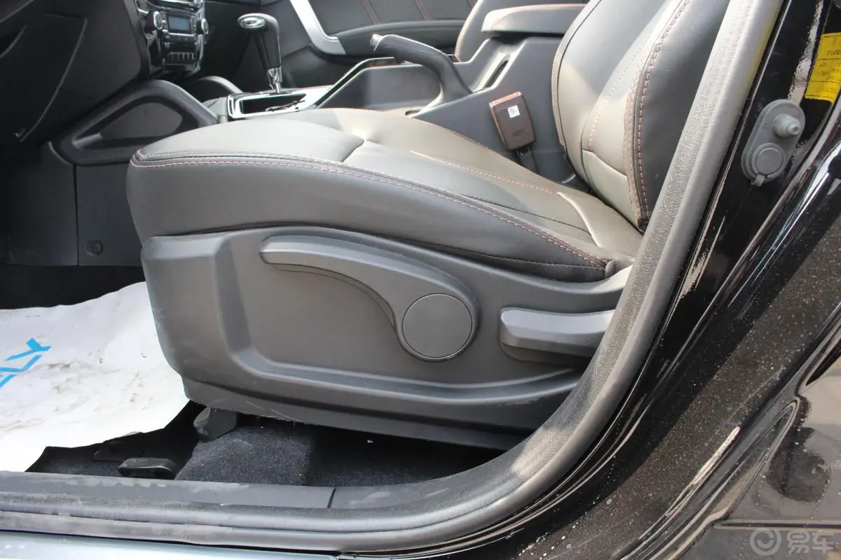 豪情SUV2.4L AT 两驱 豪华型座椅调节键