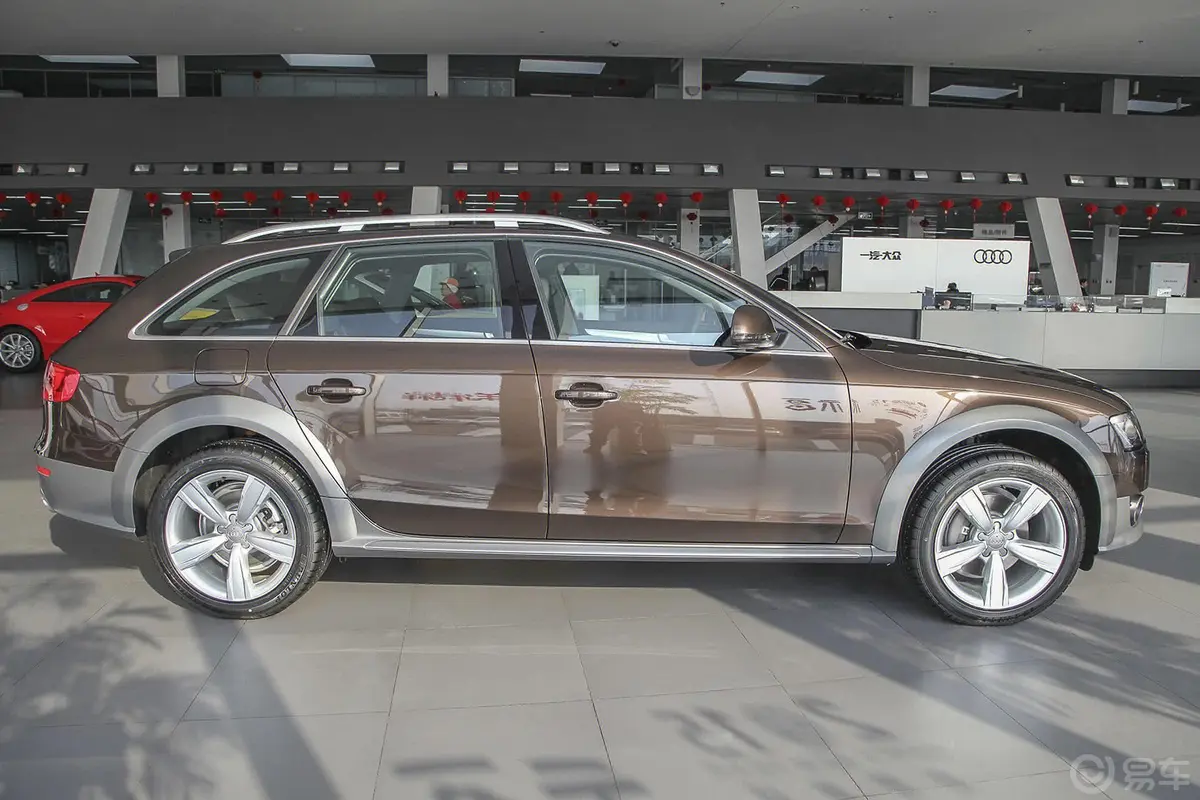 奥迪A4(进口)40TFSI allroad quattro plus外观