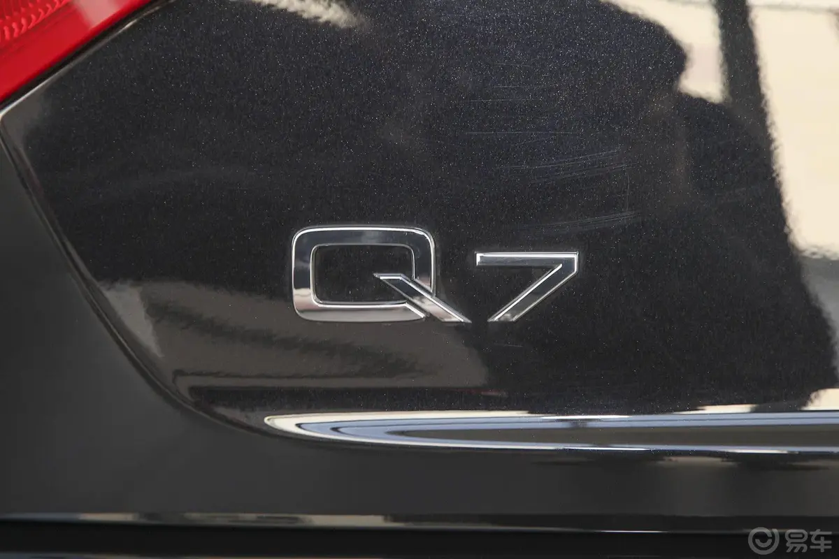 奥迪Q740 TFSI quattro 尊藏版尾标