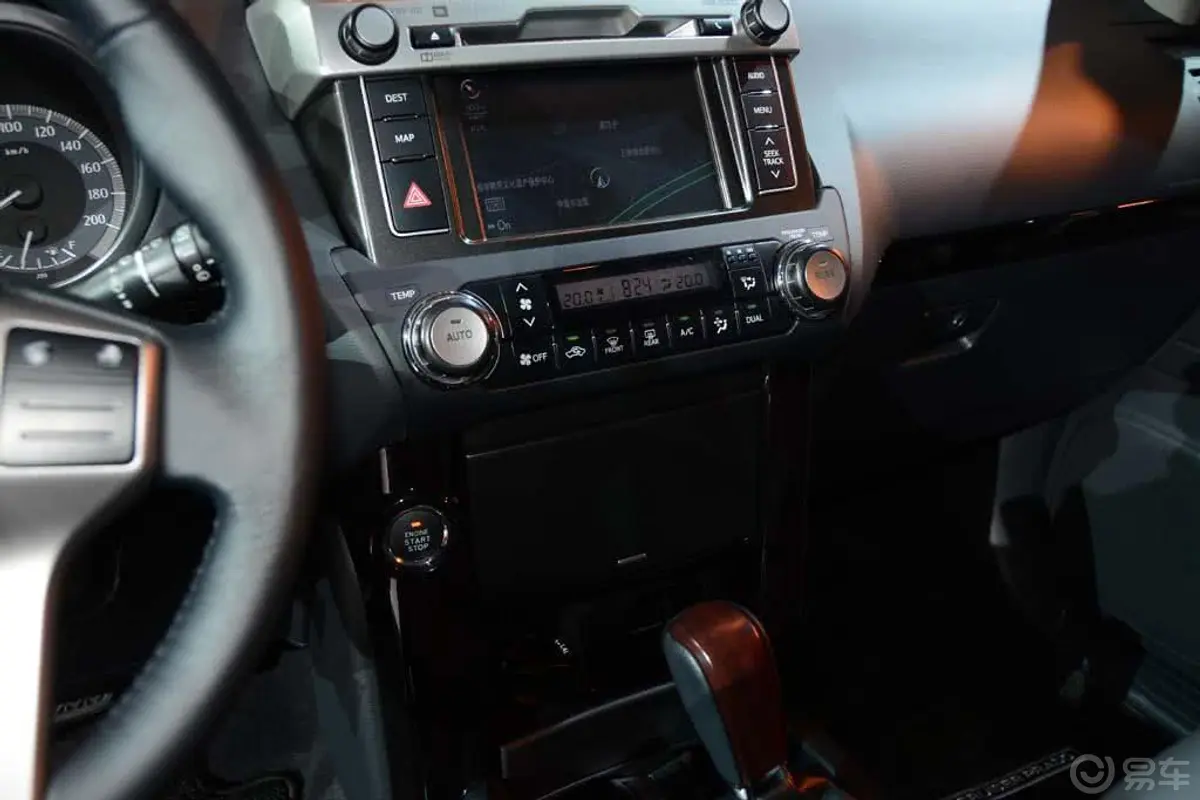 普拉多2.7L 自动 豪华版中控台驾驶员方向