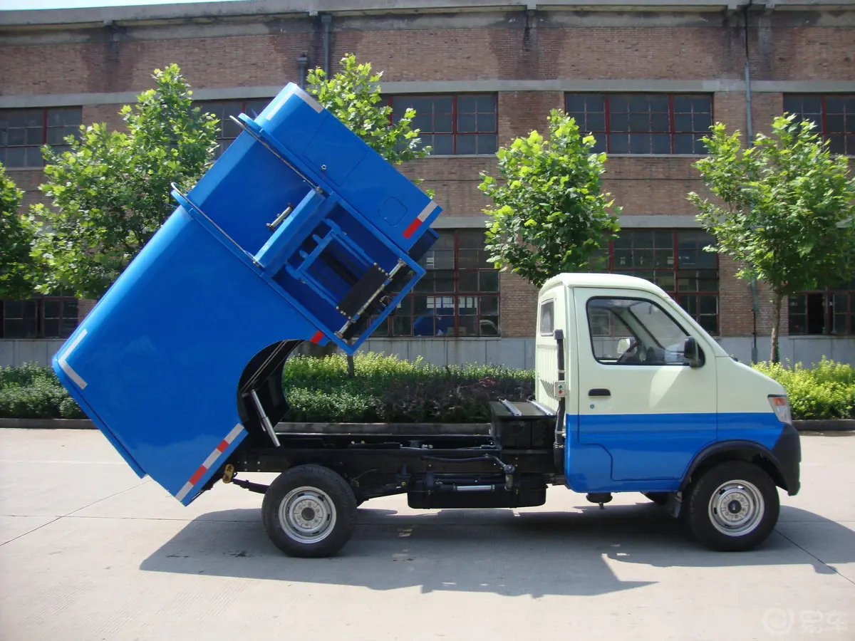 神骐T201.3L 手动 汽油 单排 SC5035ZZZDC4自装卸式垃圾车A款外观