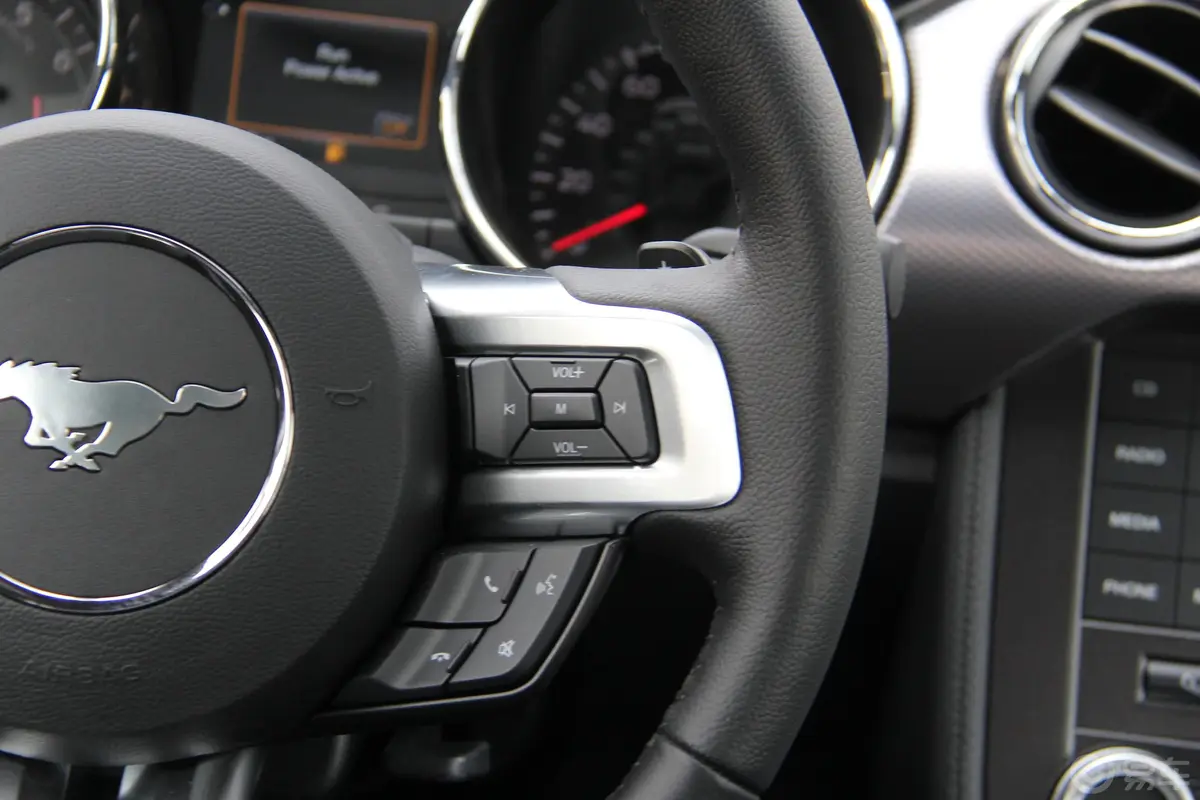 Mustang2.3L 手自一体 运动版 平行进口 美规方向盘功能键（右）