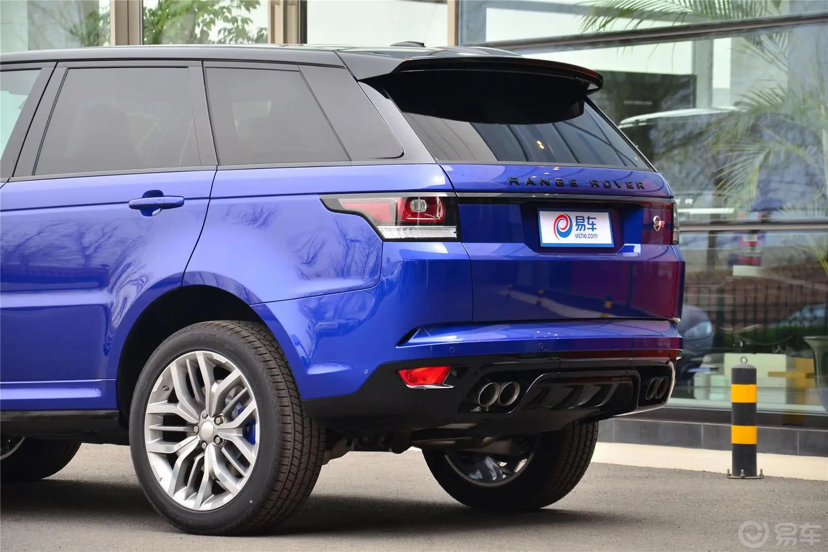 揽胜运动版5.0L SVR 限量版车尾局部