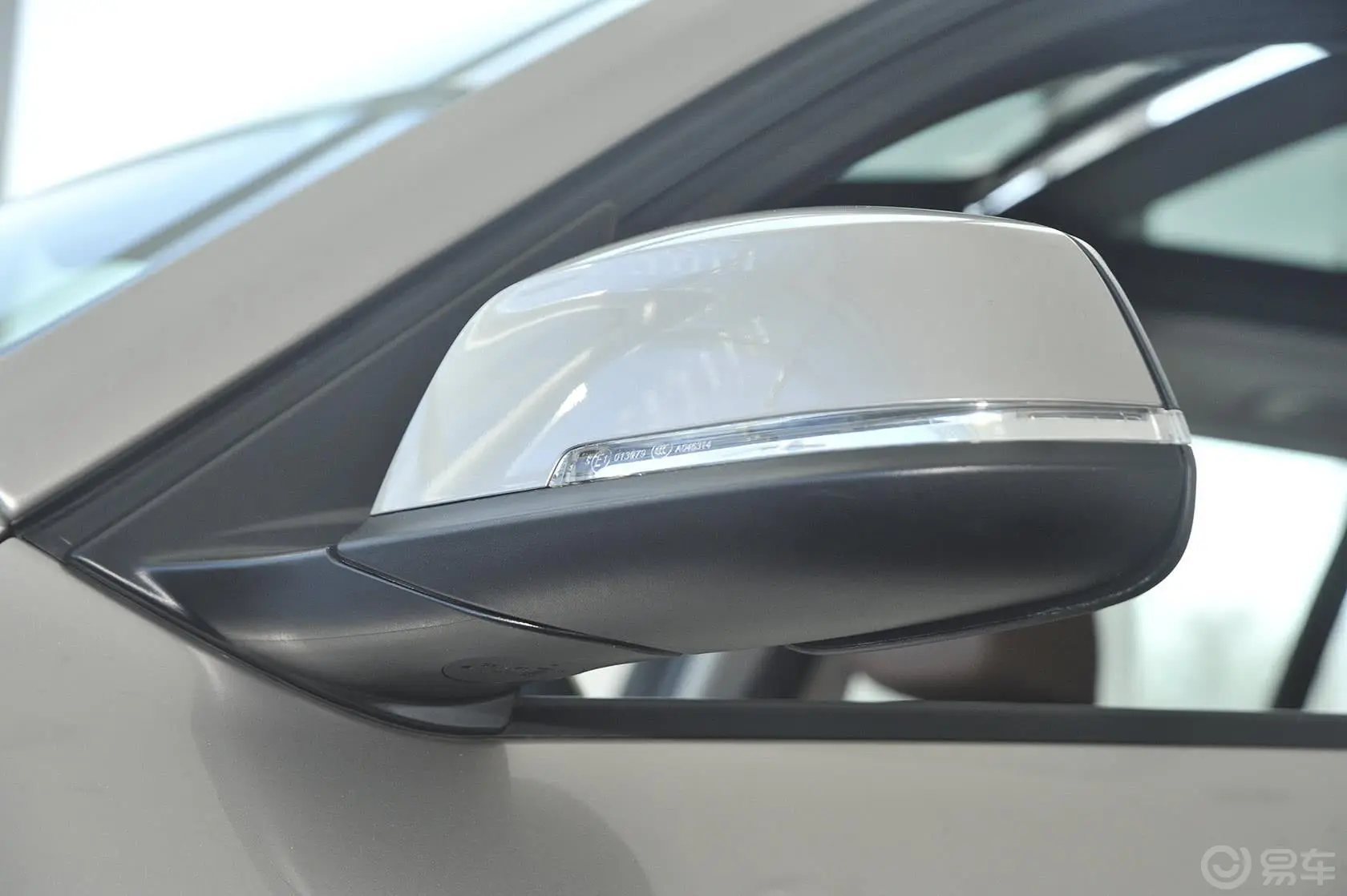 宝马X1sDrive18i X设计套装后视镜转向灯（前）