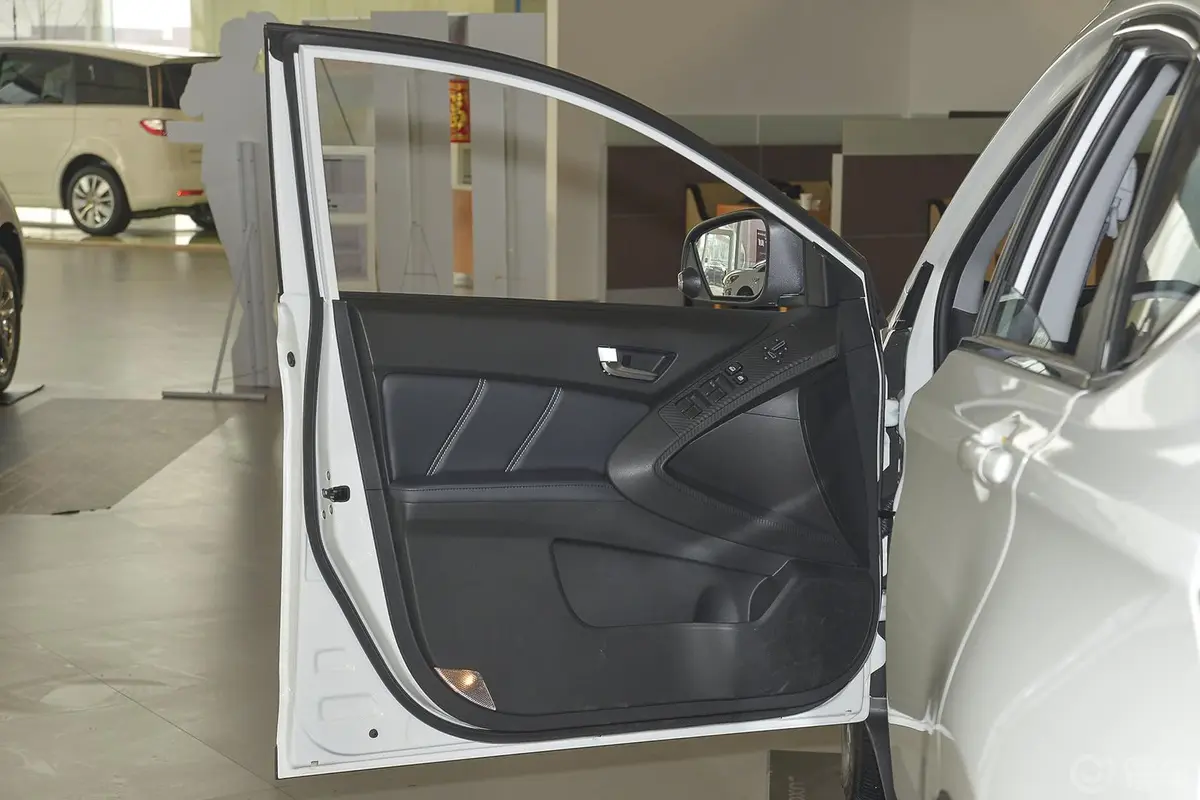 优6 SUV1.8T 智尊型驾驶员侧车门内门板